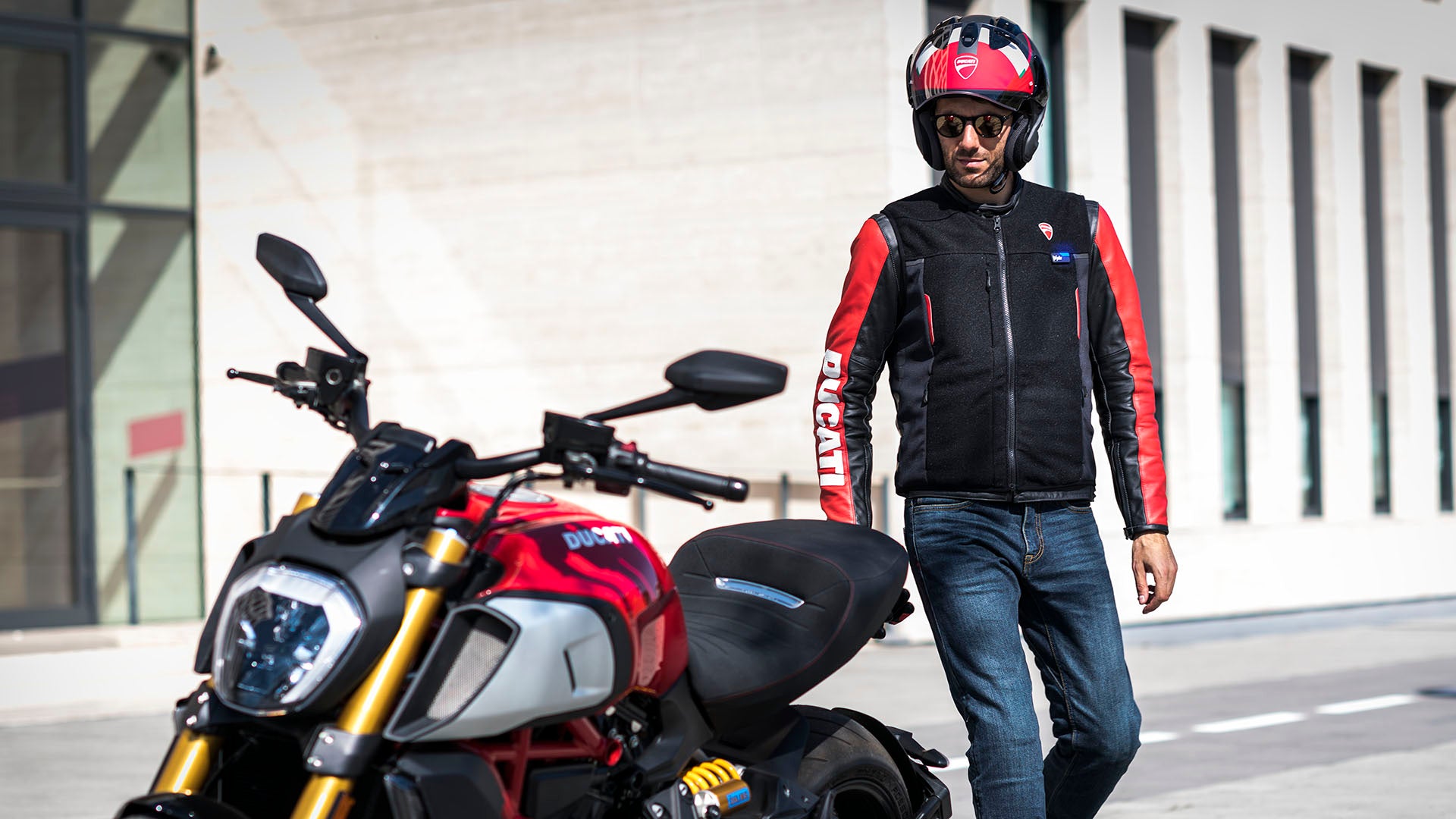 Ducati Smart Jacket Airbag Safety & Comfort